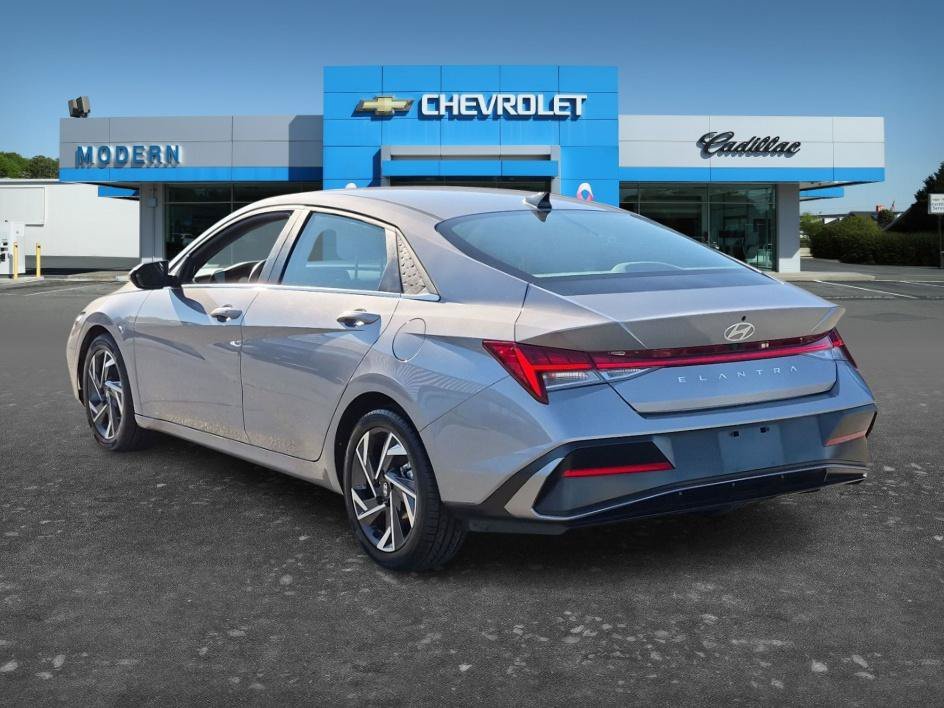 Used 2025 Fluid Metal Hyundai SEL Convenience image 3