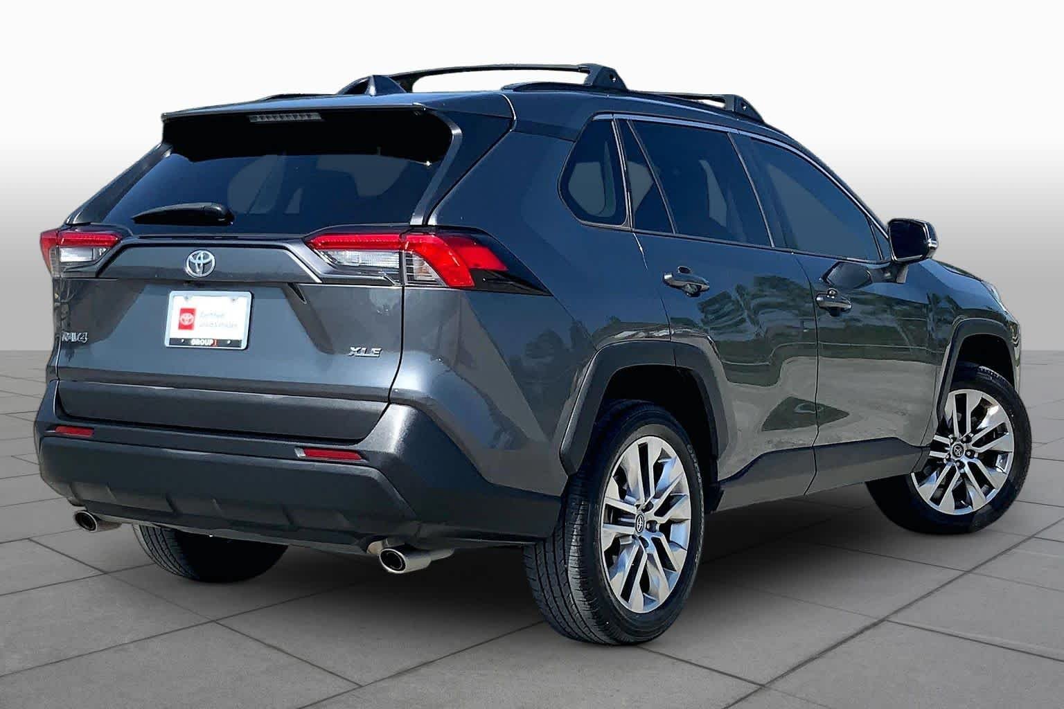 Used 2021 Magnetic Gray Metallic Toyota XLE Premium image 13