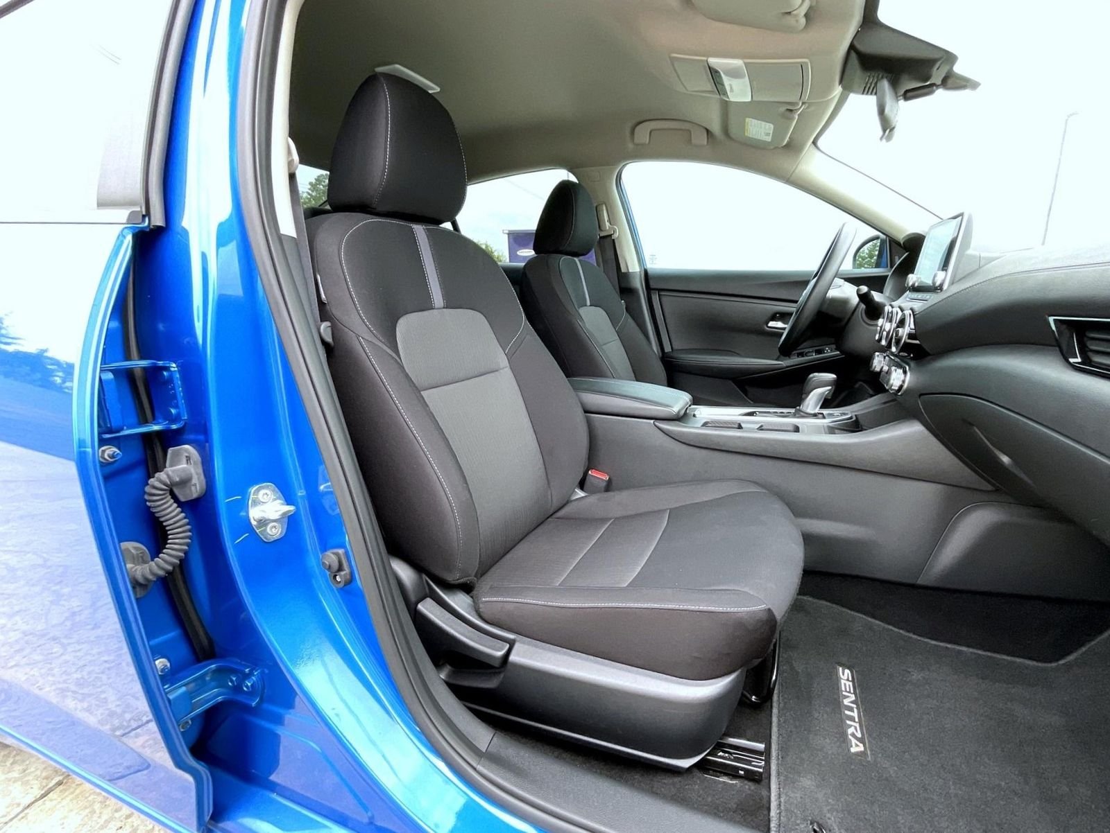 Used 2023 Blue Nissan SV image 16