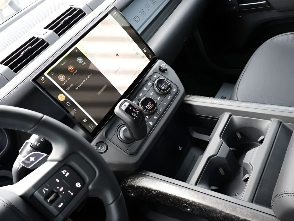 2026 Land Rover Defender OCTA - Photo 24