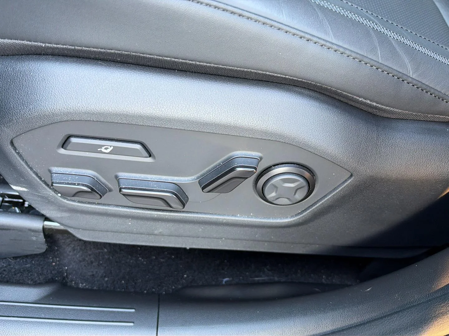 Used 2025 Atlantis Blue Hyundai Calligraphy image 21