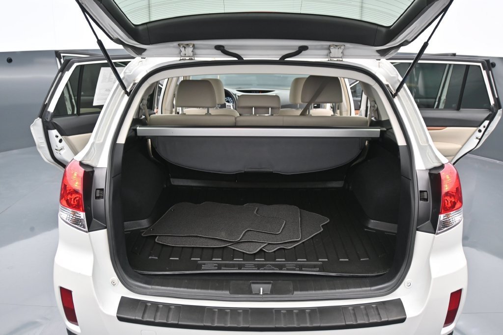 Used 2013 Satin White Pearl Subaru 2.5i image 22