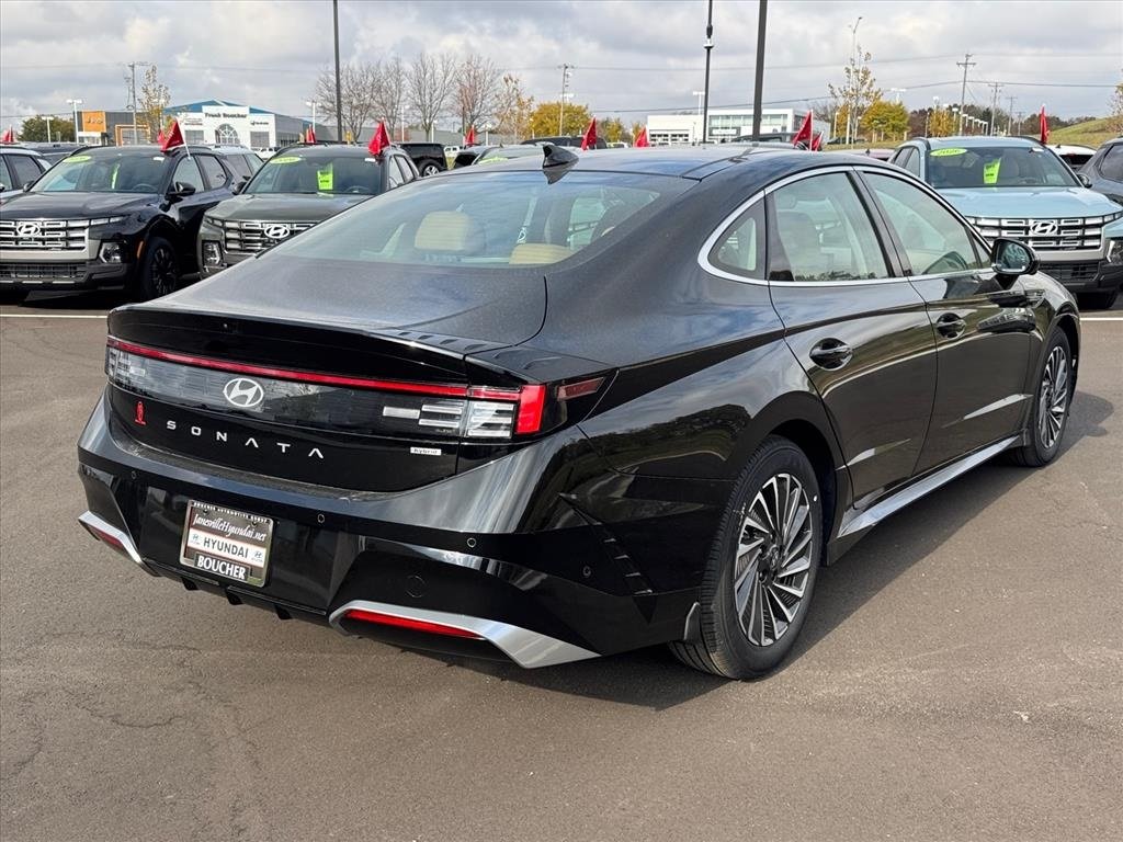 2025 Hyundai Sonata Hybrid Limited photo 2