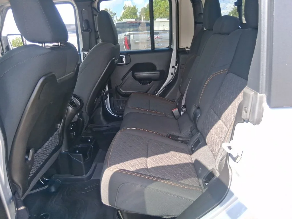 Used 2024 Silver Jeep Mojave image 18