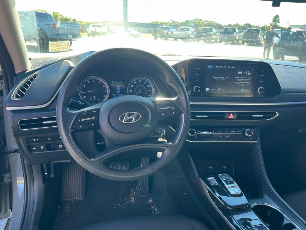 Used 2020 Gray Hyundai SE image 10