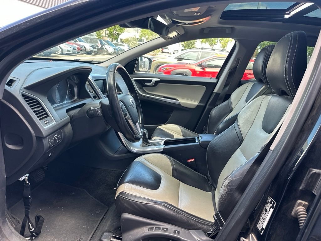 Used 2017 Black Volvo T6 Dynamic image 14