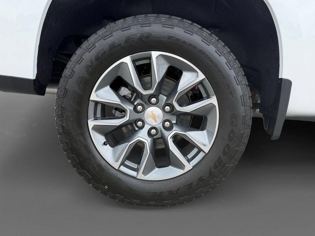 New 2026 Summit White Chevrolet LT image 11