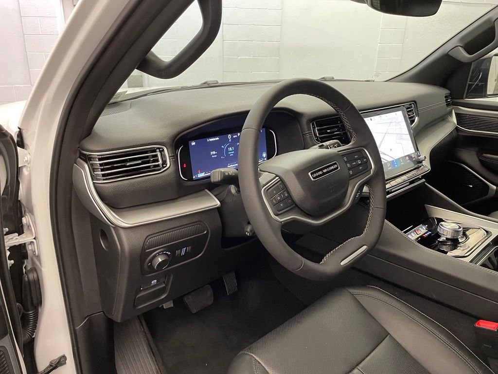 New 2026 Bright White Clear-Coat Exterior Paint Jeep  image 17