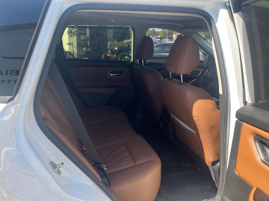 Certified Used 2025 White Nissan Platinum image 7