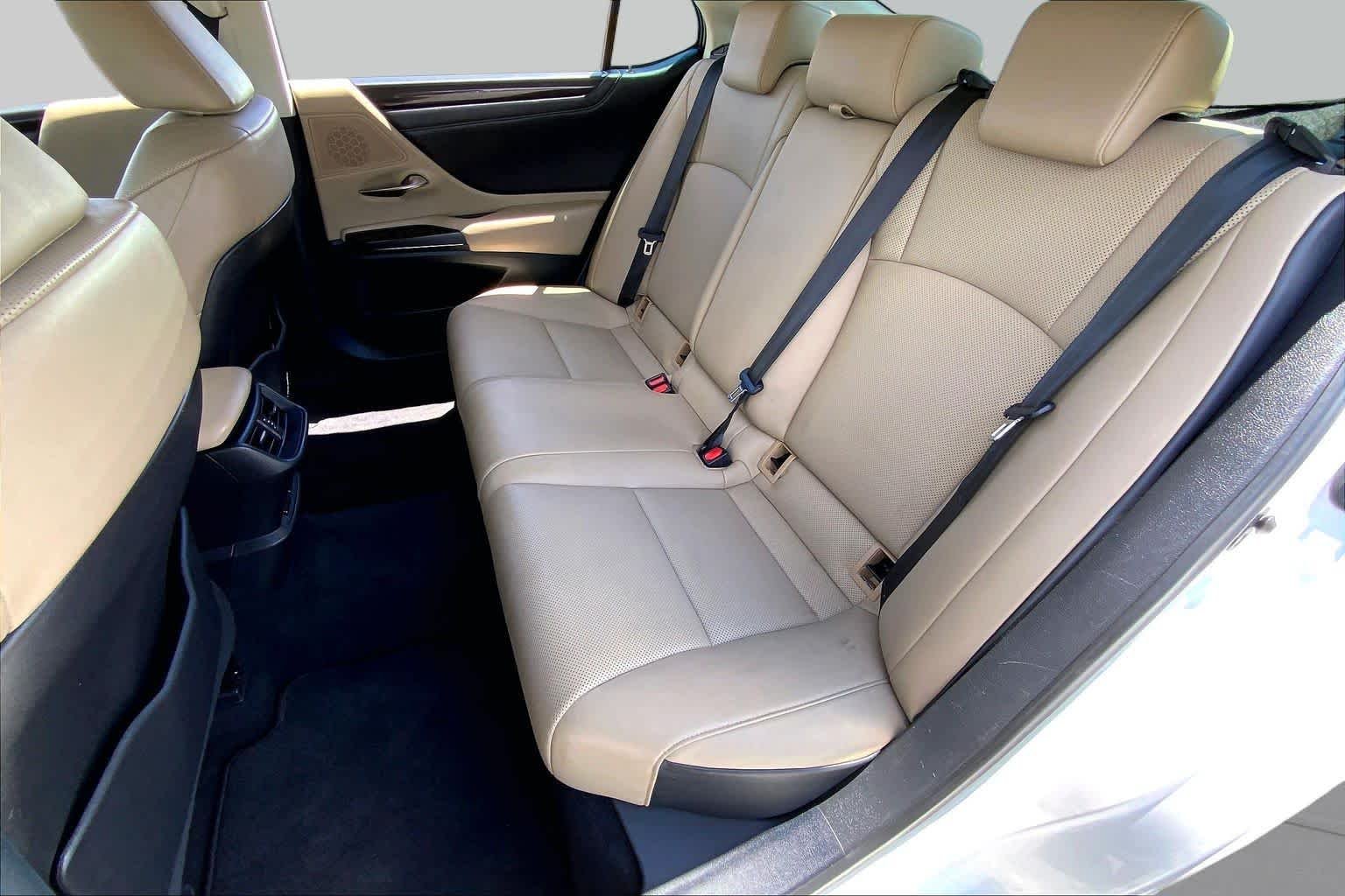 Used 2020 Eminent White Pearl Lexus  image 20