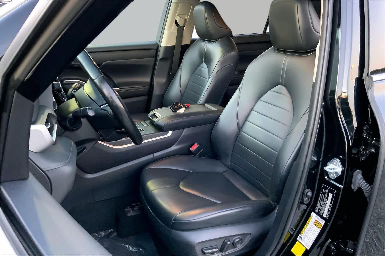 Used 2022 Midnight Black Metallic Toyota XLE image 7