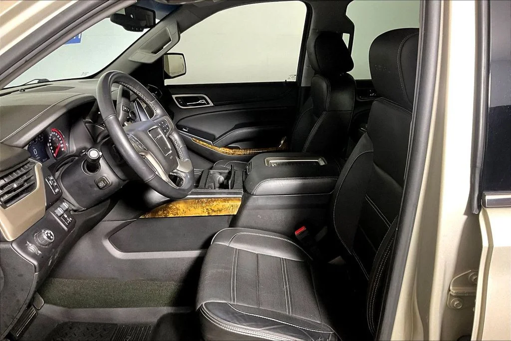 Used 2016 Sparkling Silver Metallic GMC Denali image 20