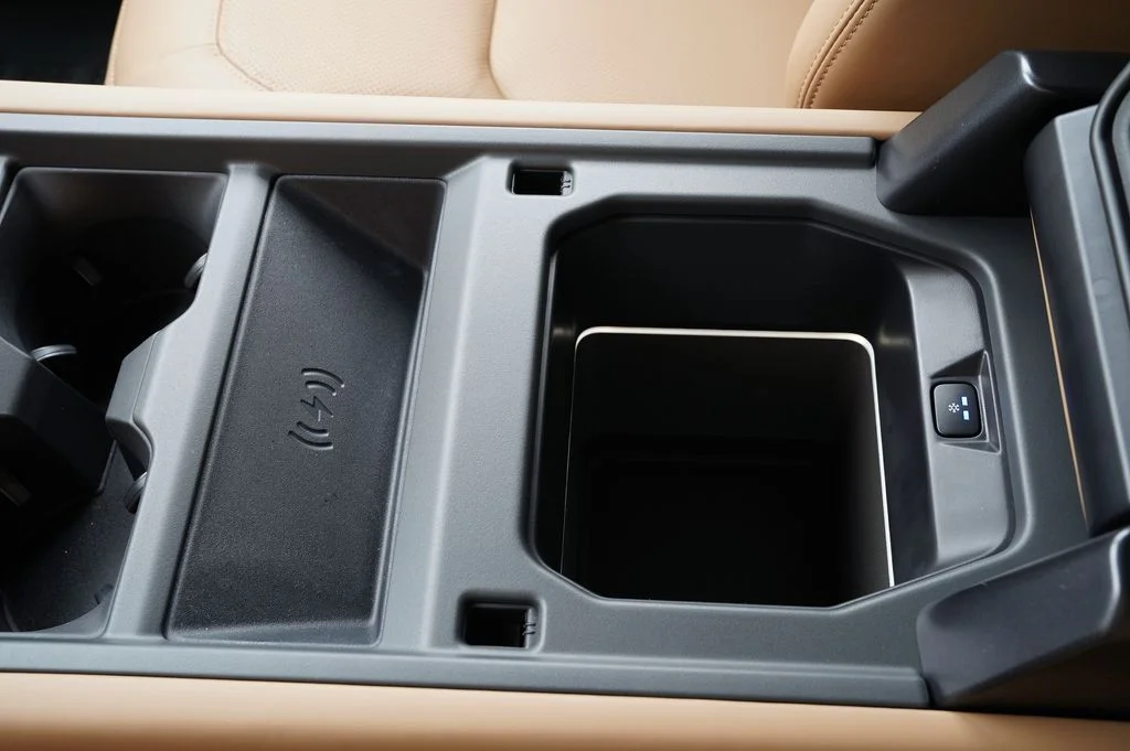 New 2026 Fuji White Land Rover X-Dynamic SE image 33