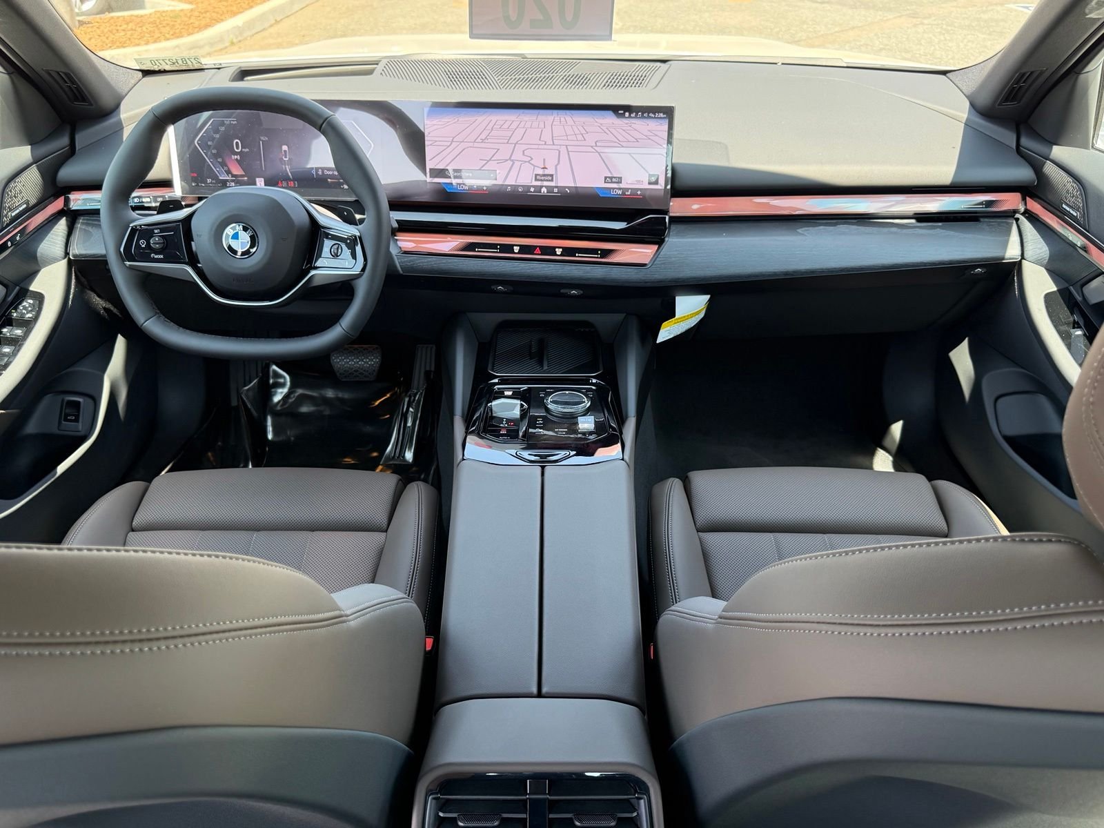 New 2027 Mineral White Metallic BMW 530i xDrive image 30
