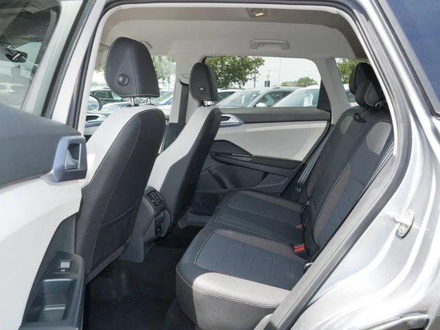Certified Used 2025 Silver Volkswagen 1.5T SE image 17