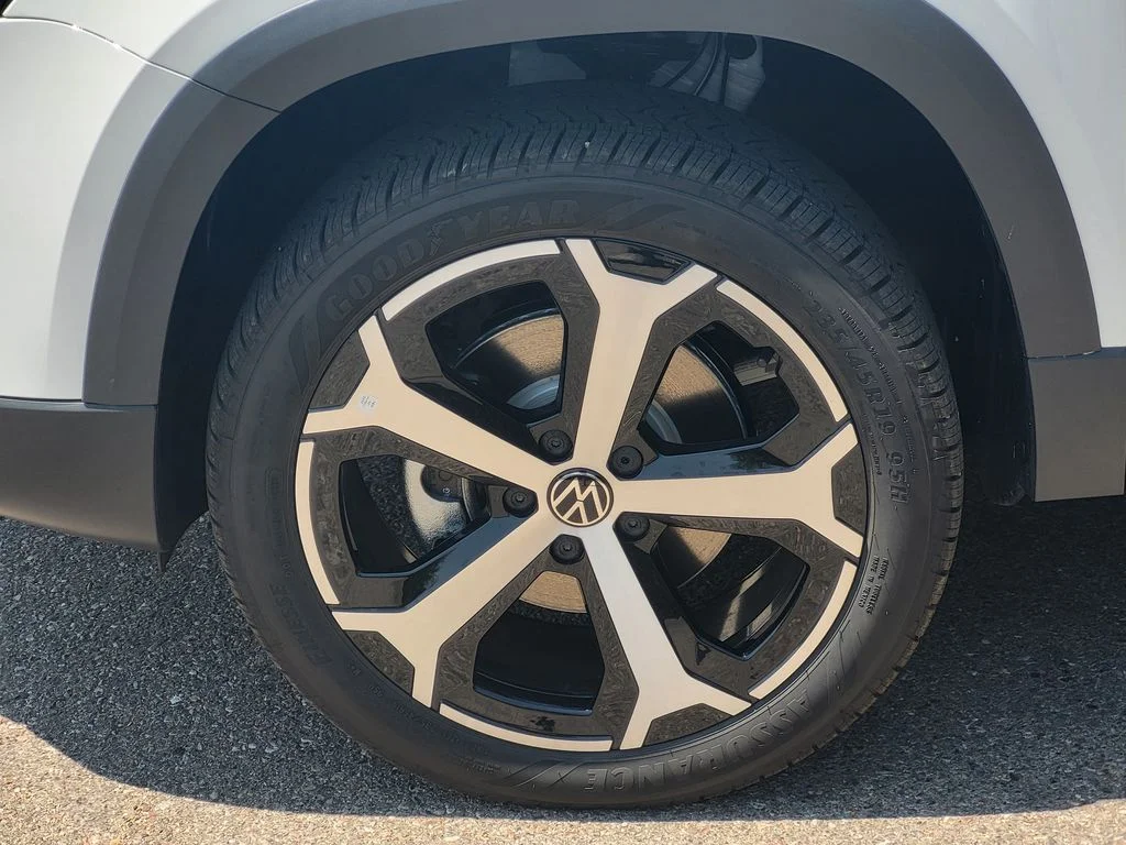 New 2026 Pure White Volkswagen 1.5T SEL image 7