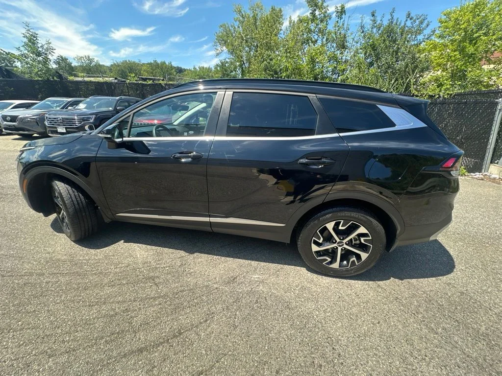 Used 2025 Black Kia EX image 3