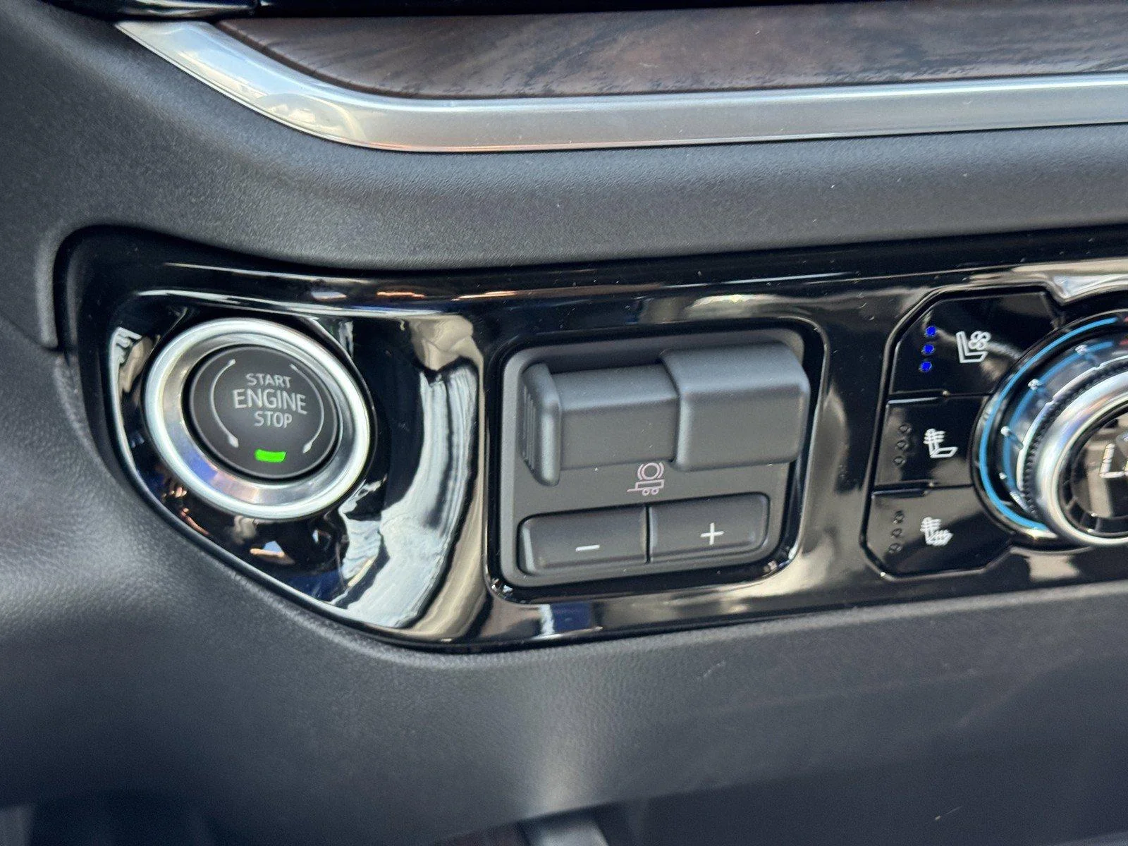 New 2026 Onyx Black GMC SLT image 18