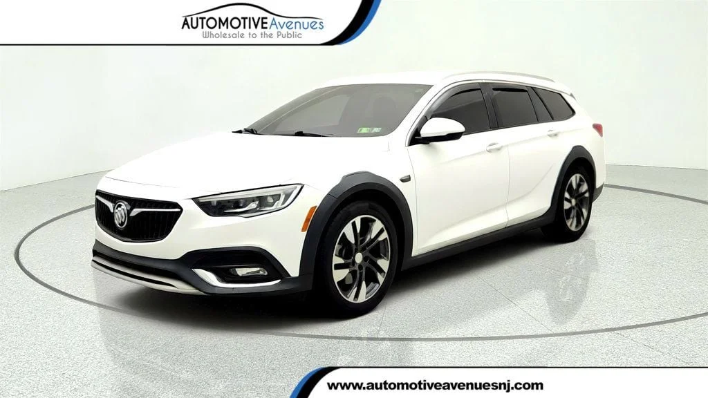 Used 2019 Summit White Buick 5dr Wagon Essence AWD image 1
