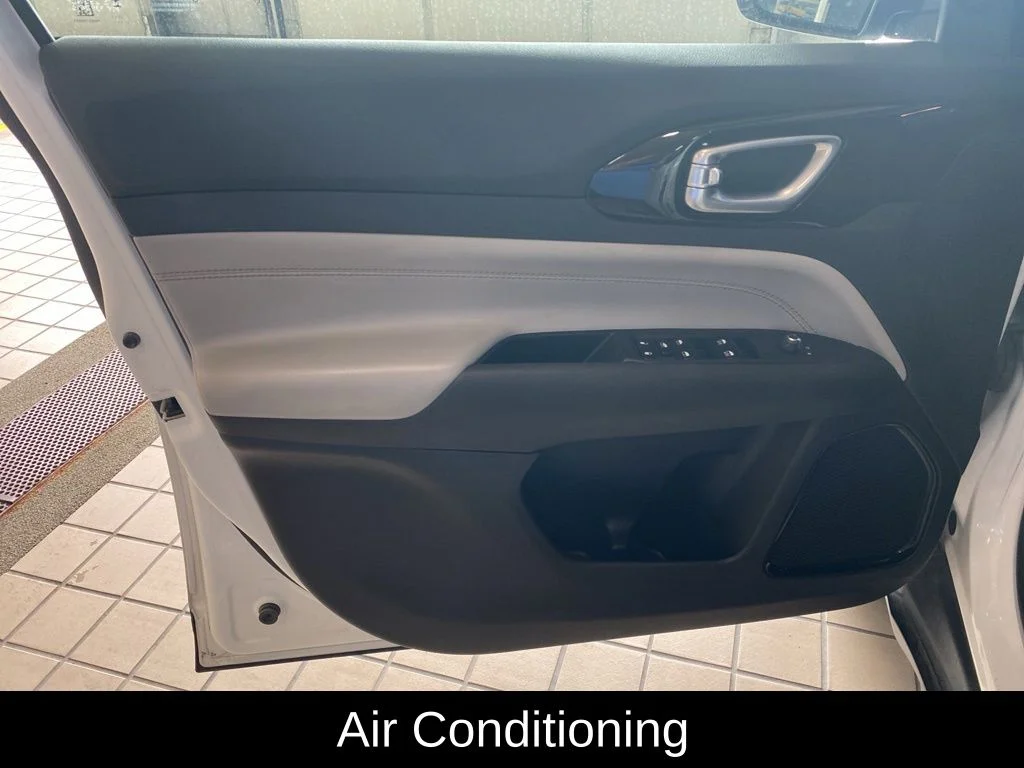 Used 2024 White Jeep Limited image 8