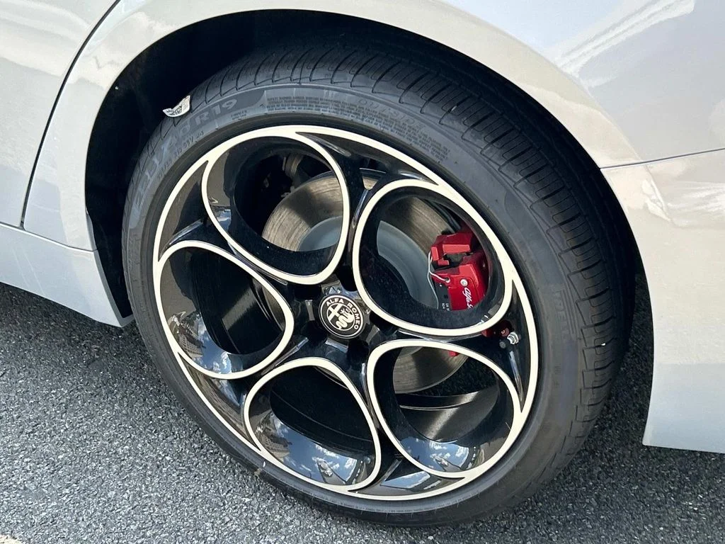 2025 Alfa Romeo Giulia Base - Photo 13