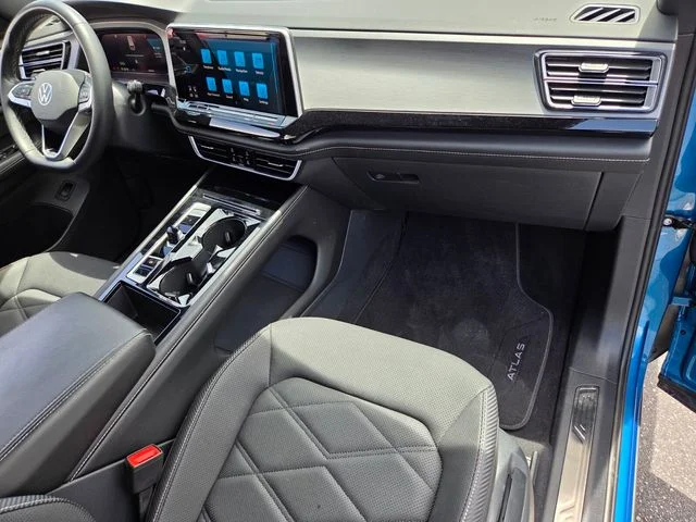 Certified Used 2024  Volkswagen 2.0T SE w/Technology image 19