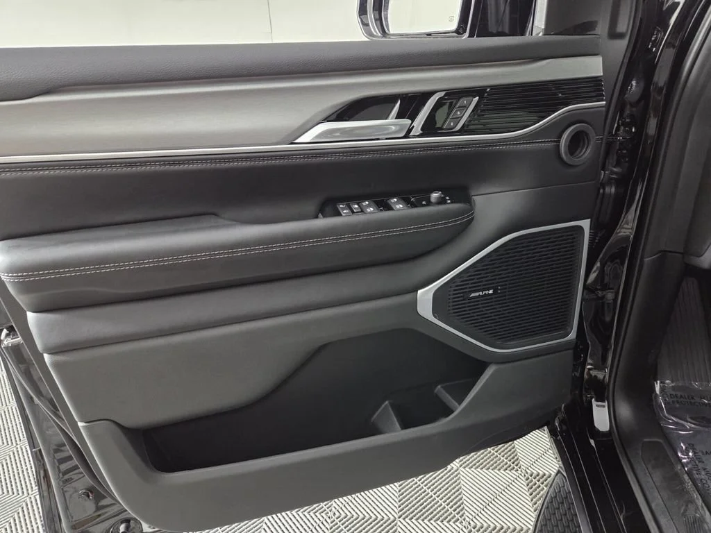 New 2026 High Gloss Black Exterior Paint Jeep Limited Altitude image 21