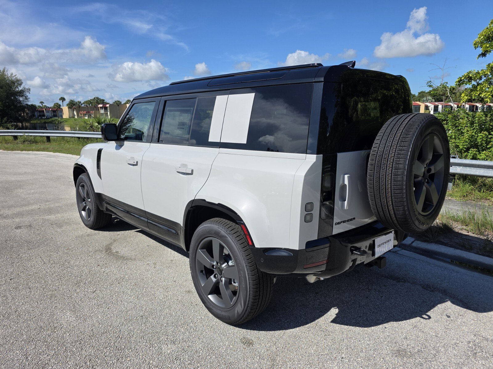 New 2026 Borasco Grey Land Rover P400 X-Dynamic SE image 2