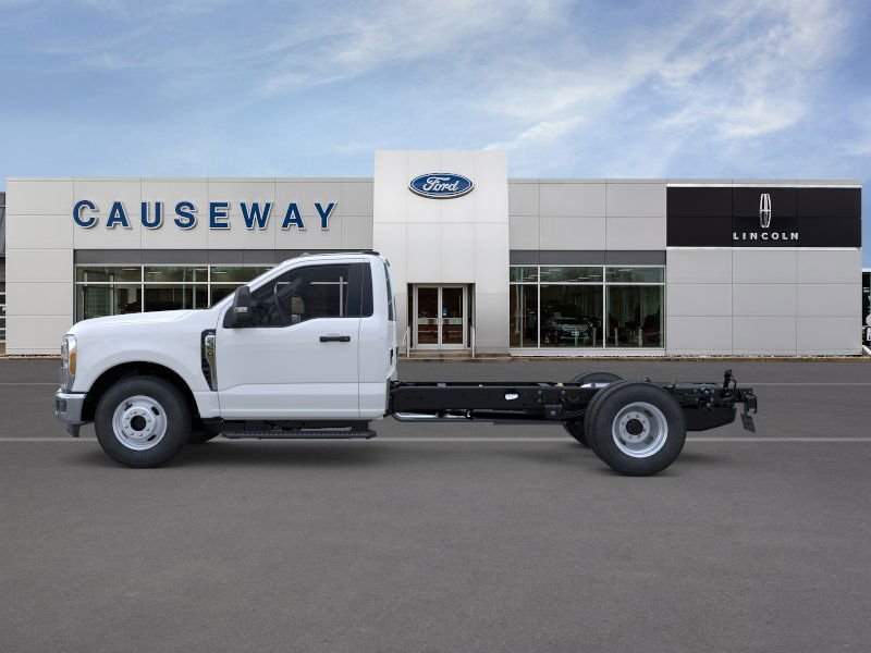New 2026 Oxford White Ford F-350® XL image 36