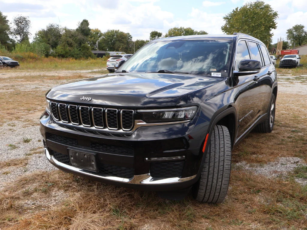 Used 2021 Black Jeep Limited image 2