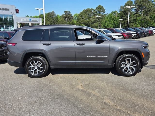 Used 2025 Gray Jeep Limited image 15