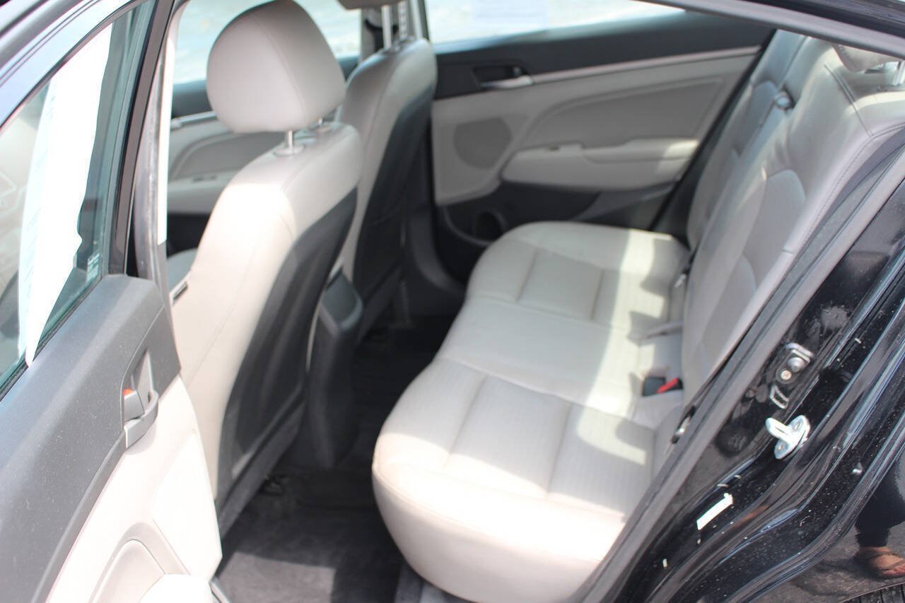 Used 2017 Black Diamond Hyundai Limited 4dr Sedan image 8