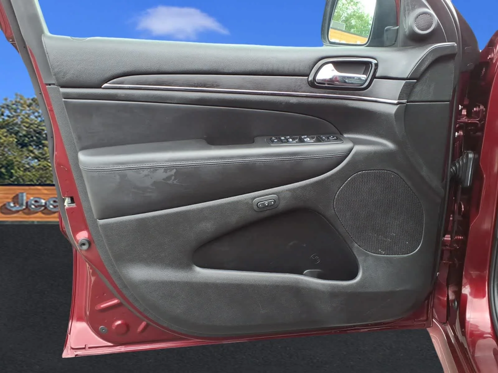 Used 2021 Velvet Red Pearlcoat Jeep High Altitude image 12