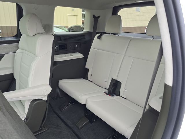 Used 2025 White Hyundai Calligraphy image 23