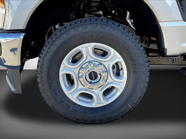 New 2027 Iconic Silver Metallic Ford F-250® XLT image 50