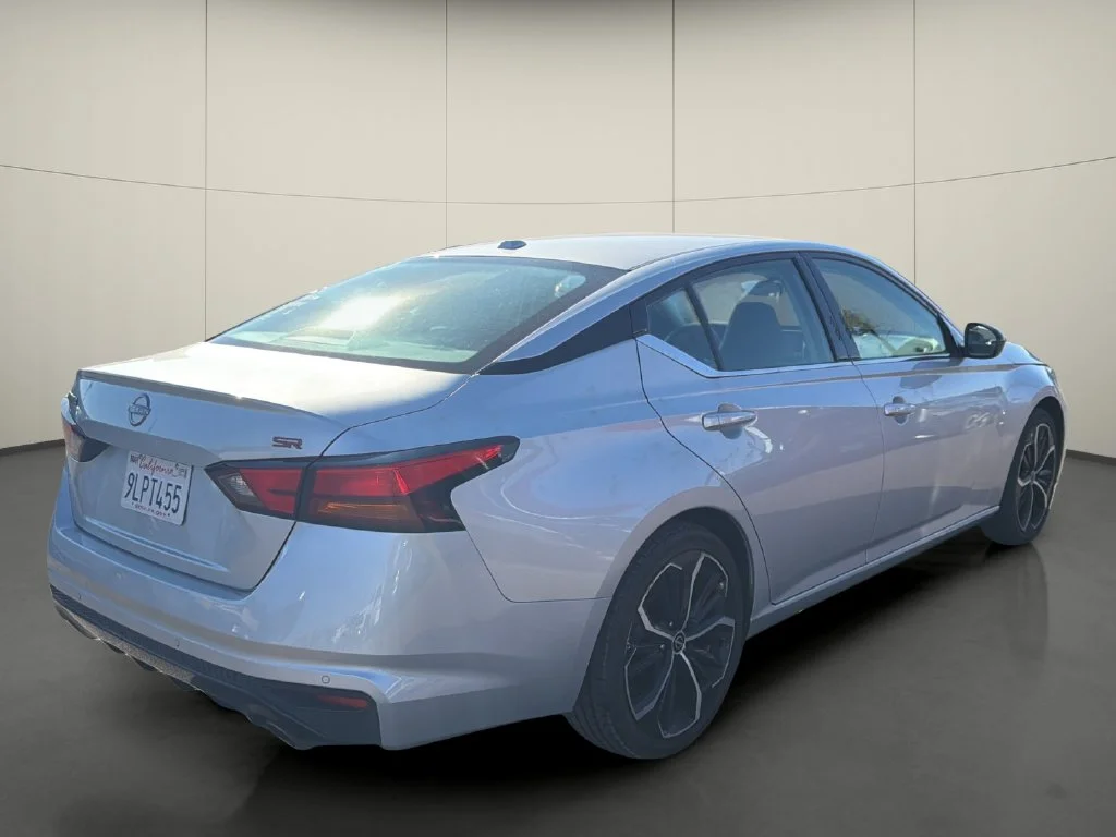 Used 2024 Silver Nissan 2.5 SR image 7