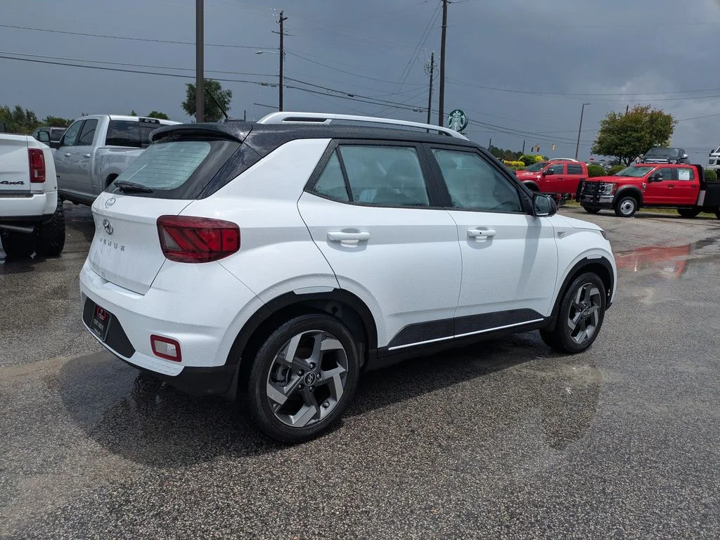 Used 2024 White Hyundai Limited image 4