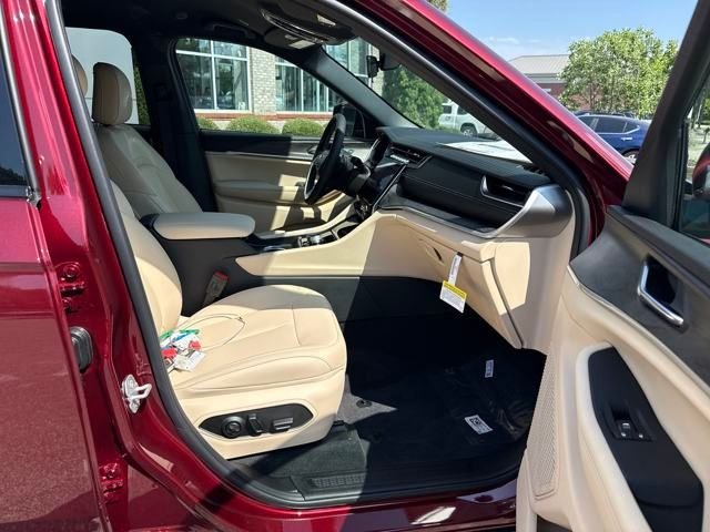 New 2025 Velvet Red Pearl-Coat Exterior Paint Jeep Limited image 22