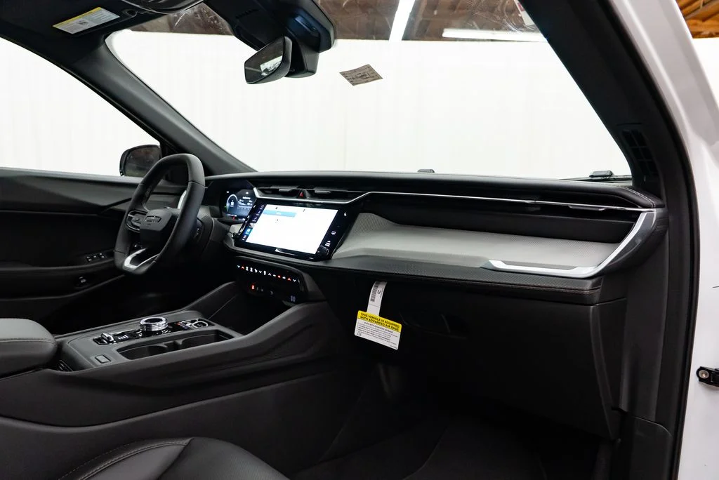 New 2026 Bright White Clear-Coat Exterior Paint Jeep Limited image 31