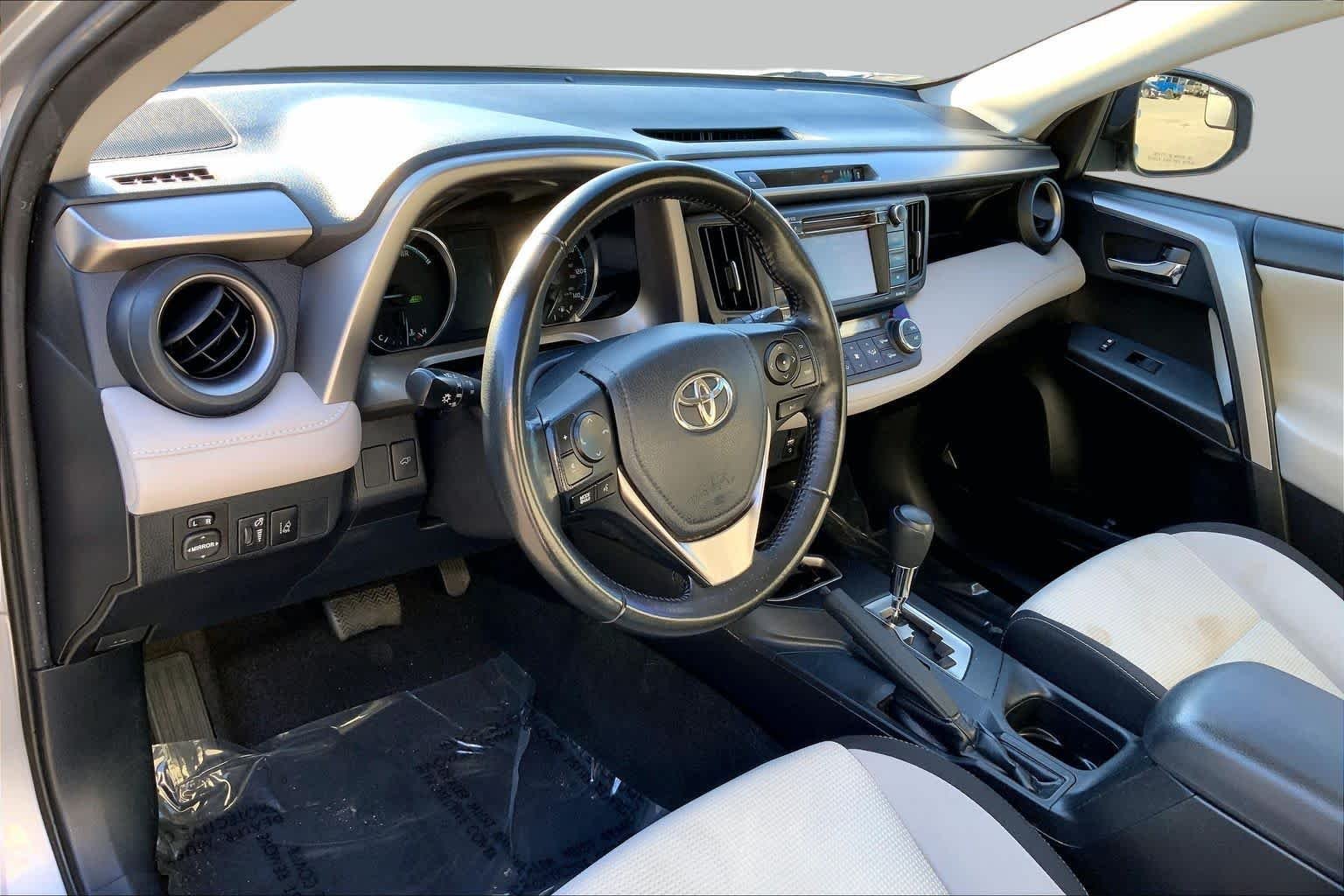 Used 2018 Silver Sky Metallic Toyota Hybrid XLE image 17