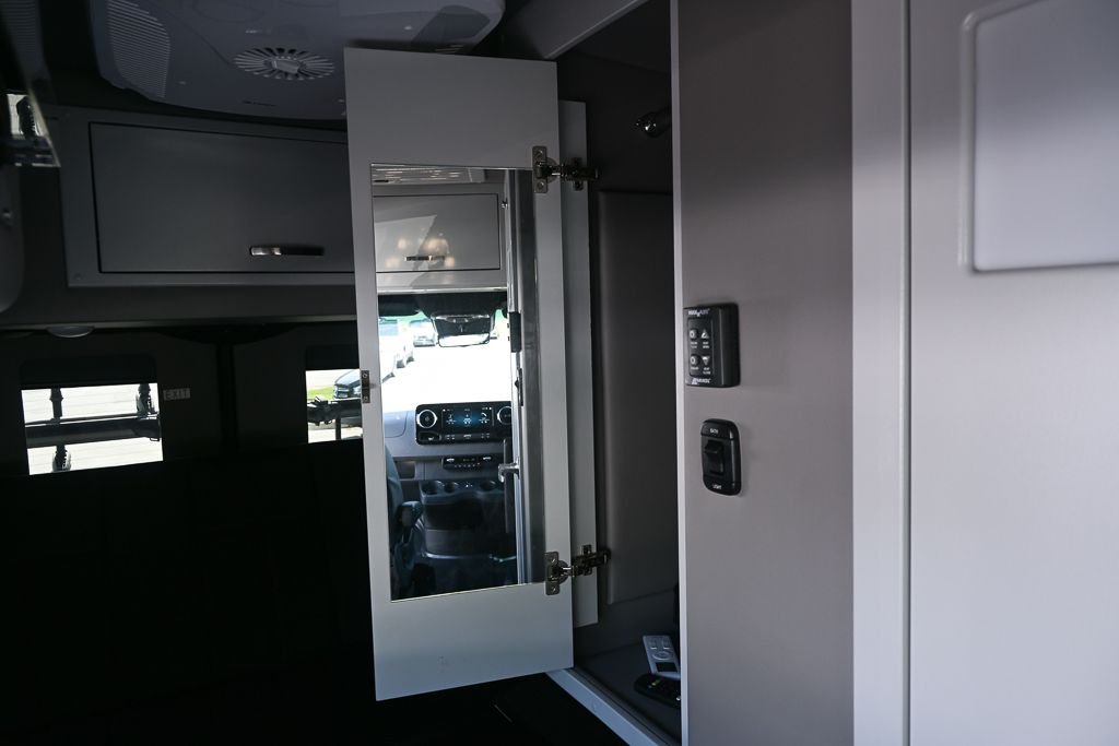 Used 2023 Gray Fleetwood AL2 image 24