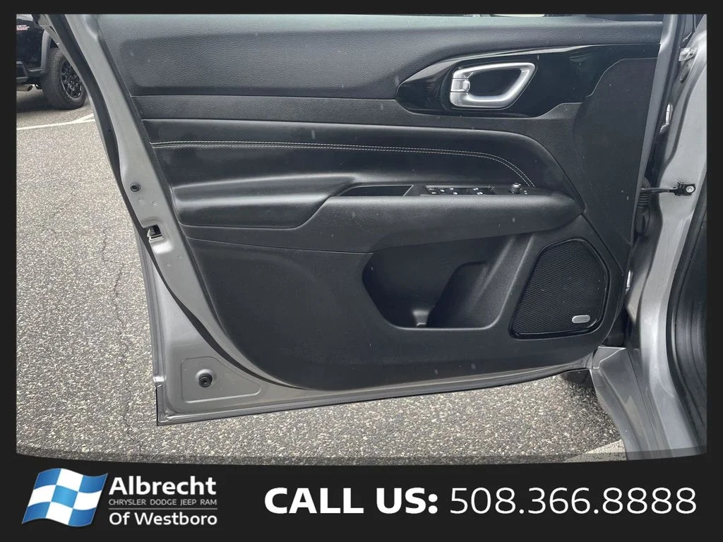 Used 2023 Silver Jeep Limited image 11