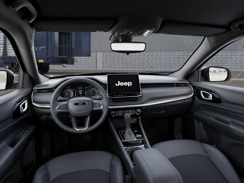 New 2026 Bright White Clear-Coat Exterior Paint Jeep Latitude image 15