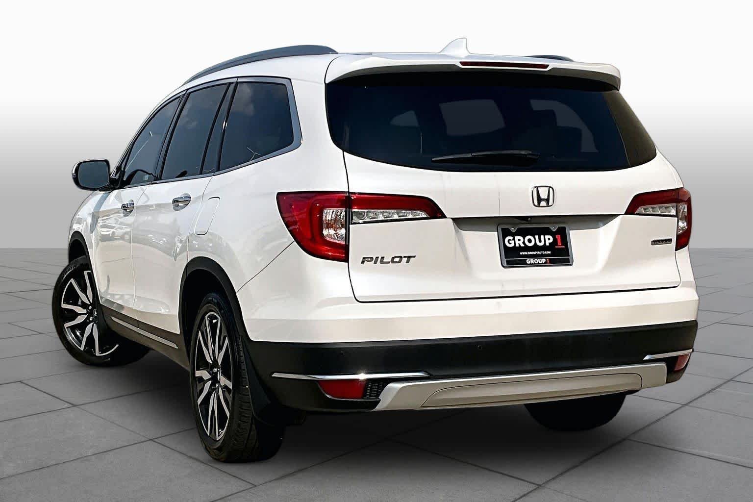 Used 2020 Platinum White Pearl Honda Touring 8-Passenger image 11