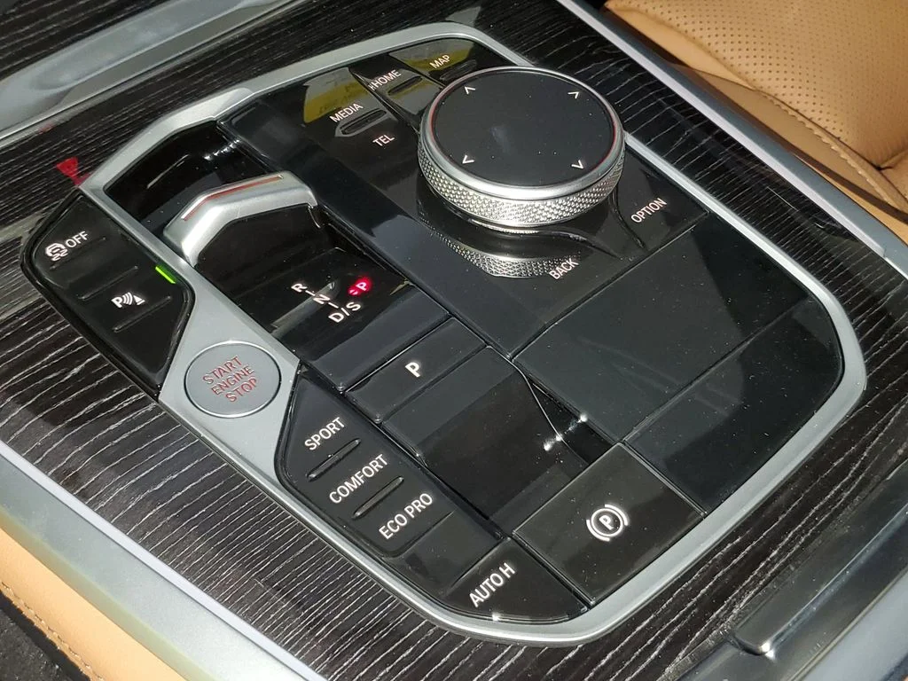 New 2026 White BMW sDrive40i image 25