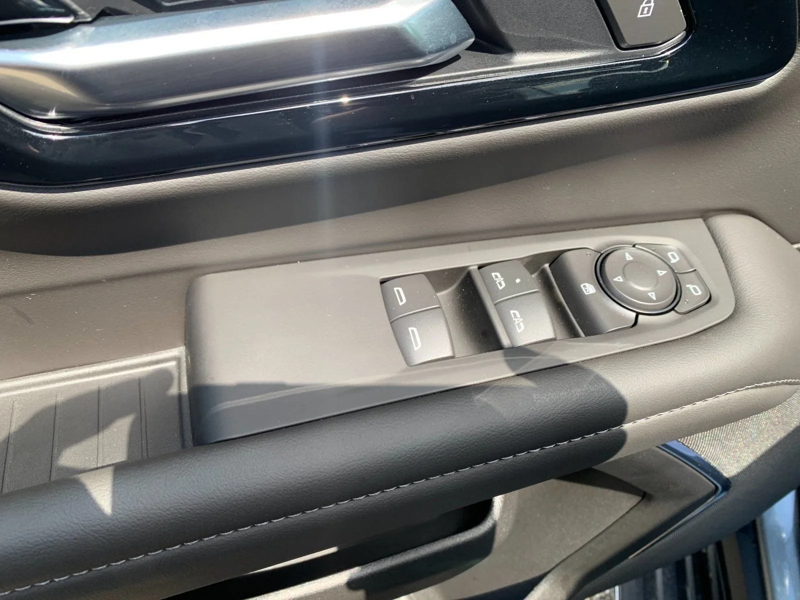 Used 2021 Summit White Chevrolet Z71 image 12