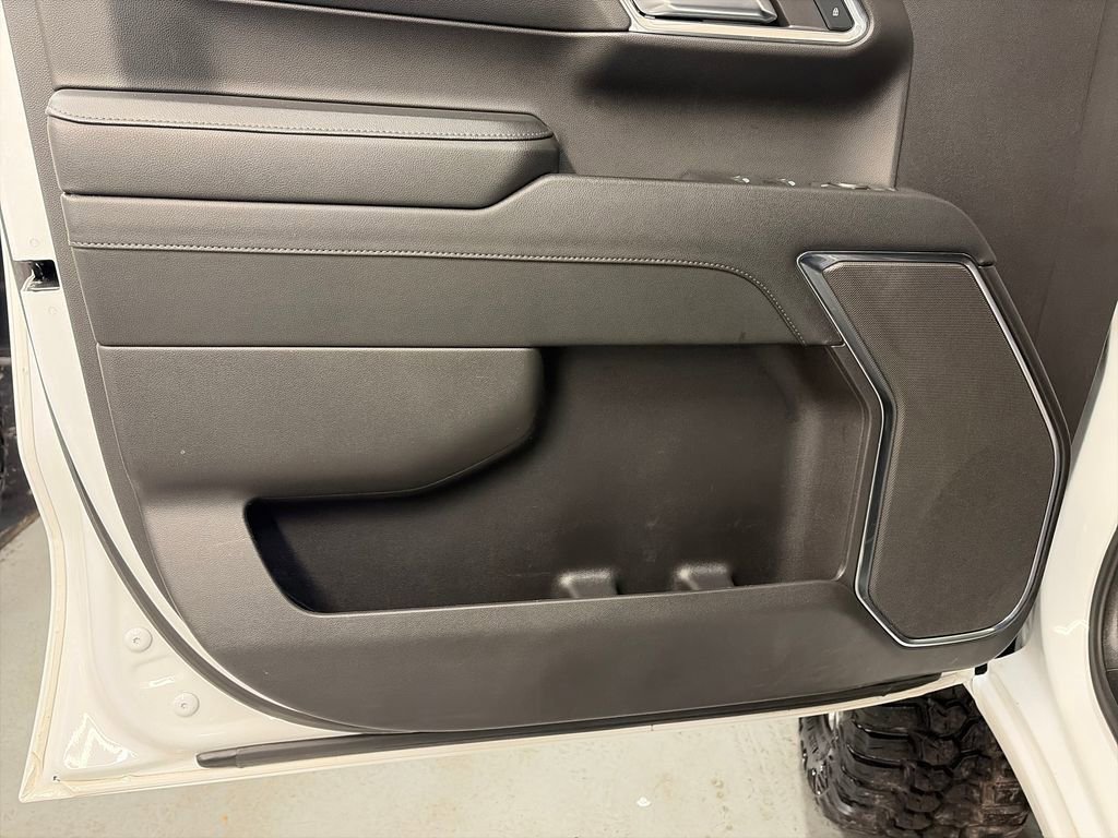 Used 2024 Summit White GMC Elevation image 15