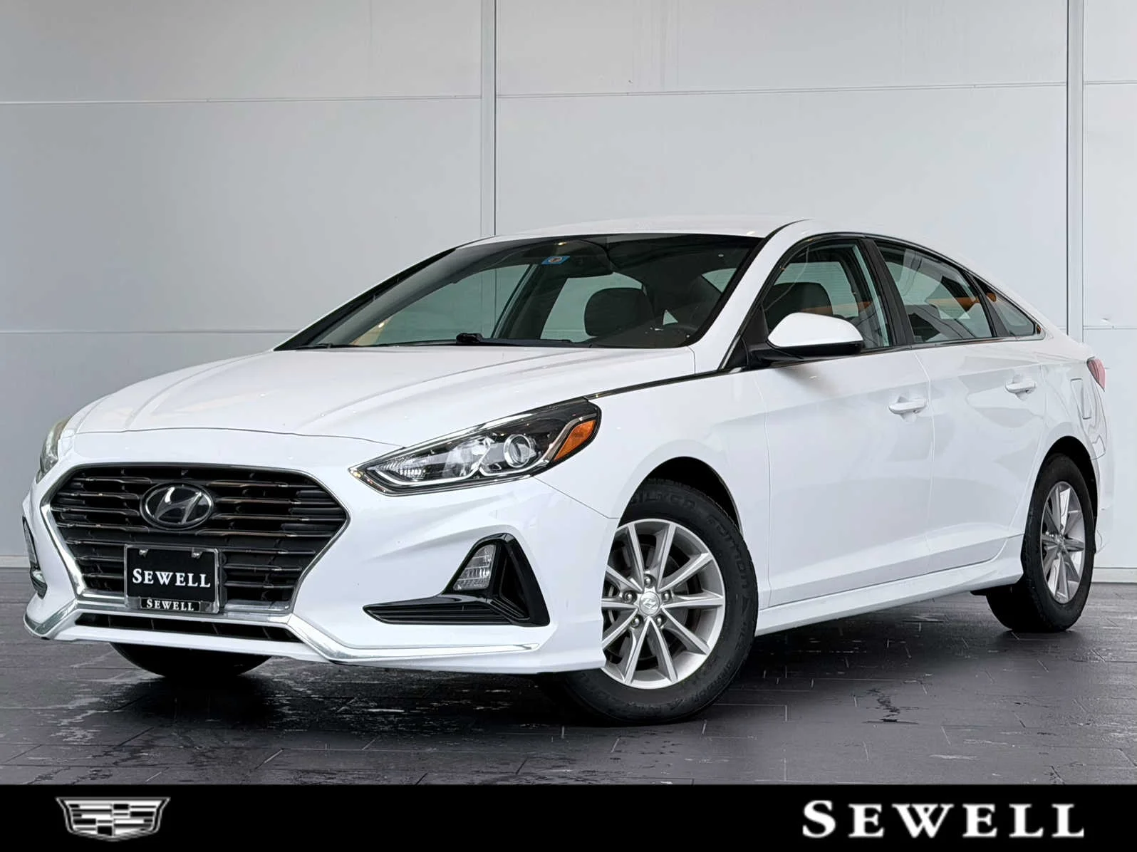 Used 2019  Hyundai SE image 1