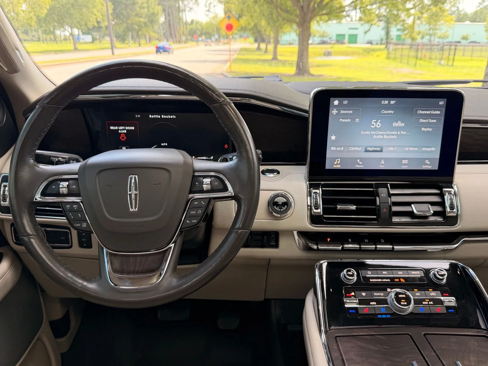 Used 2019 Ruby Red Metallic Lincoln Reserve image 3