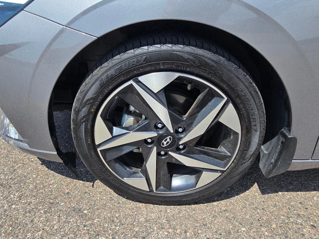 Used 2023 Fluid Metal Hyundai SEL image 9
